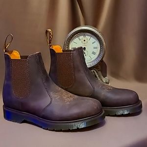 DOC MARTINS CRAZY HORSE GOUCHO BOOT Size 9